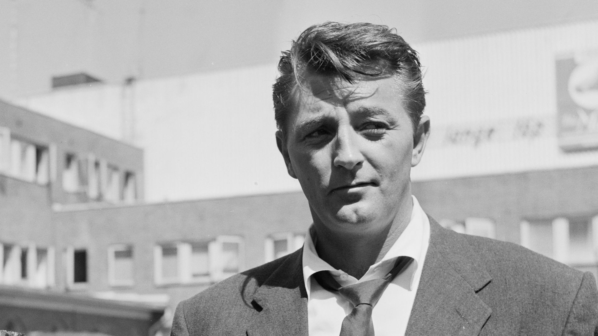 File:Robert Mitchum på Fornebu - L0056 879Fo30141701030132.jpg