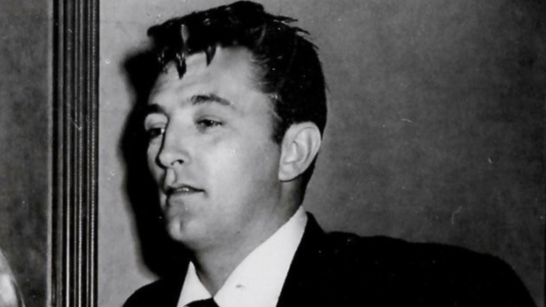 File:Mamie Van Doren with Robert Mitchum and Jane Russell.jpg