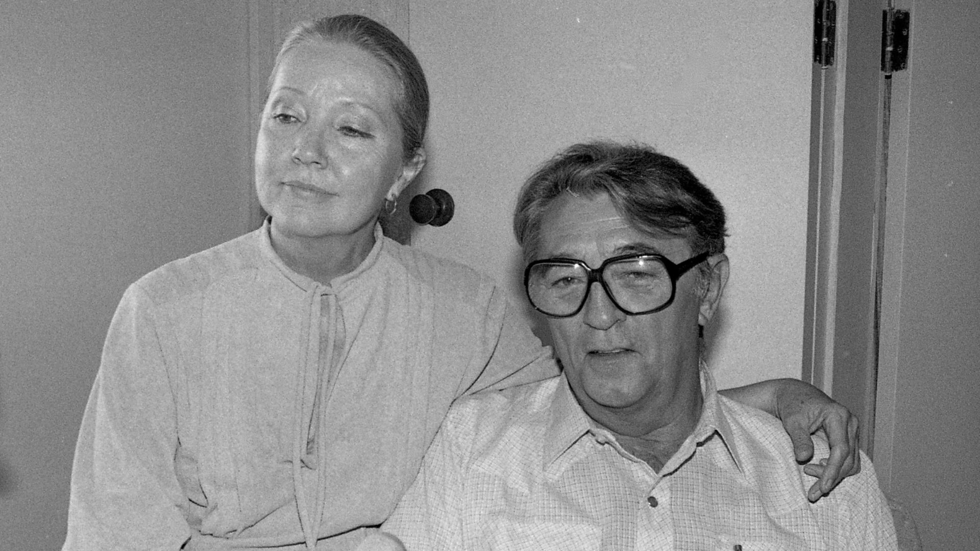 File:Famous actor Robert Mitchum arrived in Israel (FL45832121).jpg