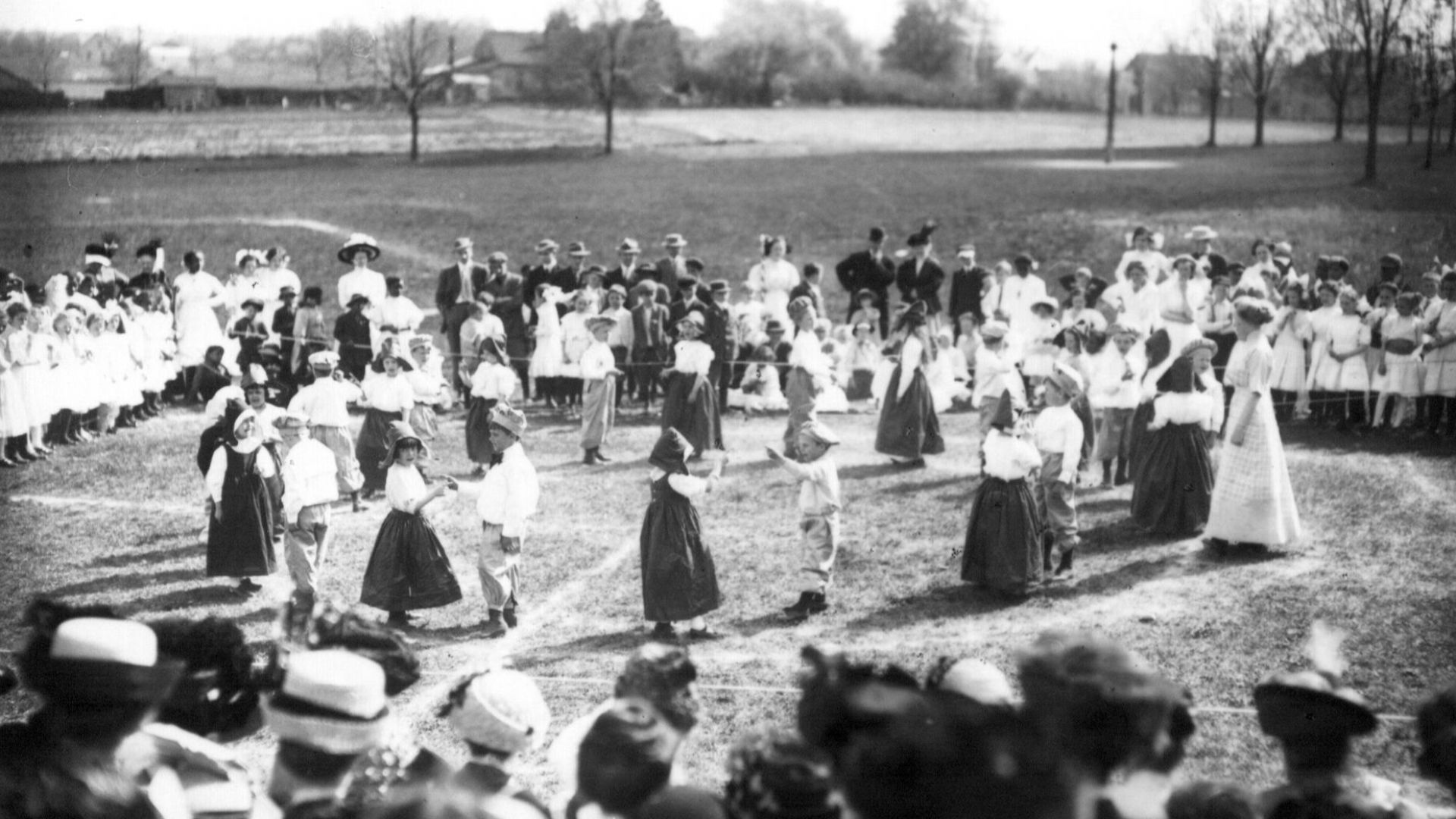 Persistent URL: digital.lib.muohio.edu/u?/snyder,573
Subject (TGM): Events; Celebrations; School children; Performances; Children dancing; Dance;
Location: Oxford, Ohio