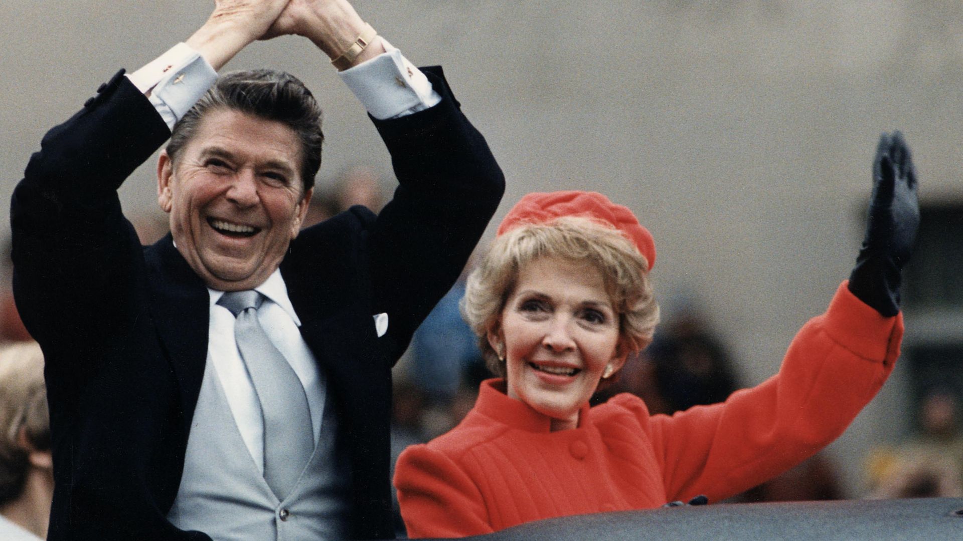File:The Reagans waving from the limousine during the Inaugural Parade 1981.jpg