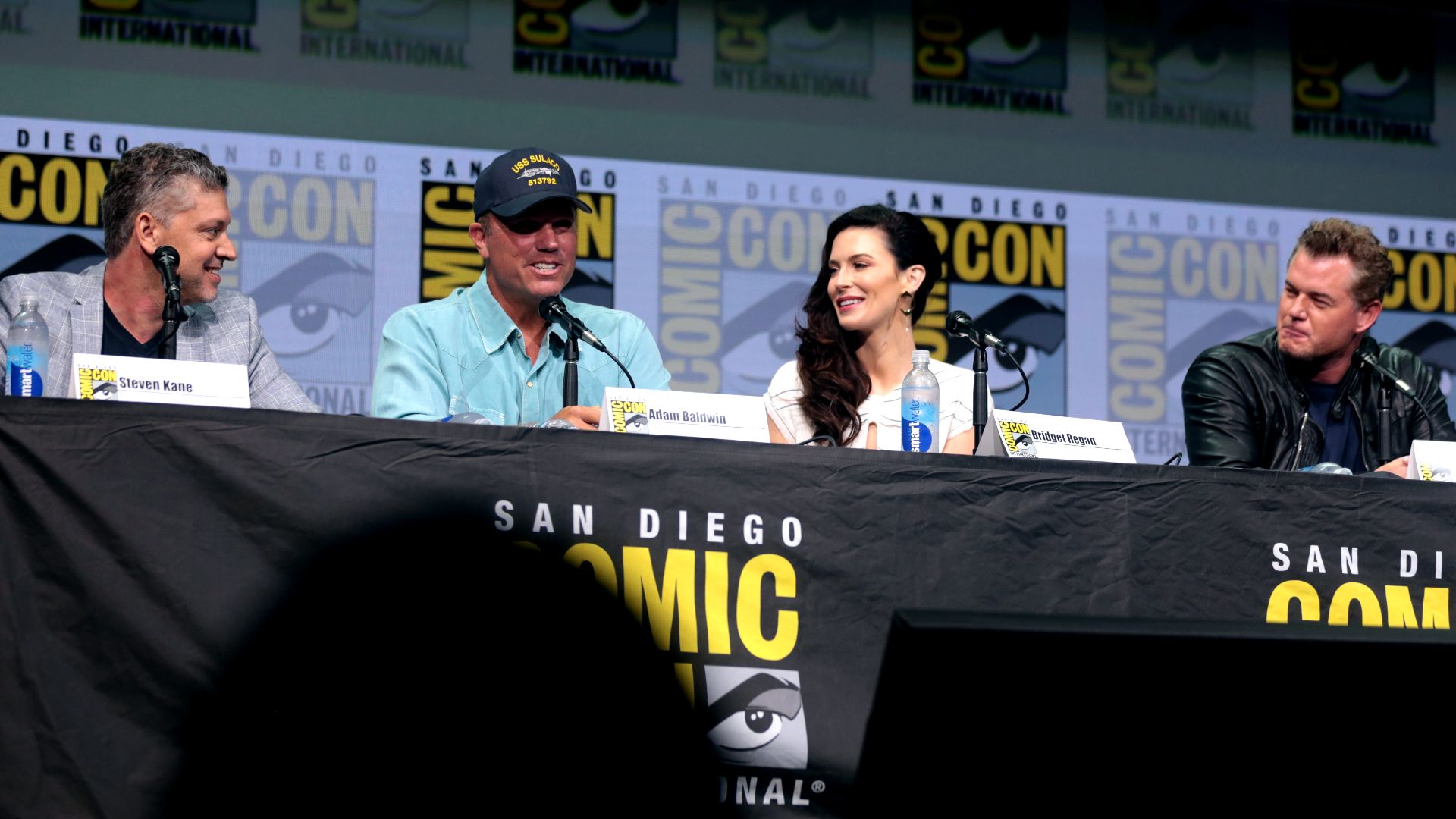 File:Steven Kane, Adam Baldwin, Bridget Regan & Eric Dane (36116006641).jpg