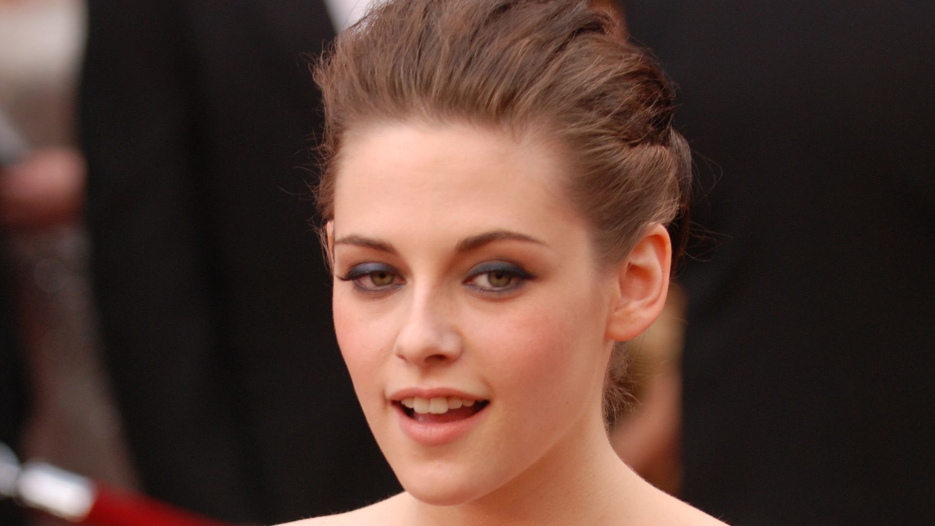 File:Kristen Stewart @ 2010 Academy Awards.jpg