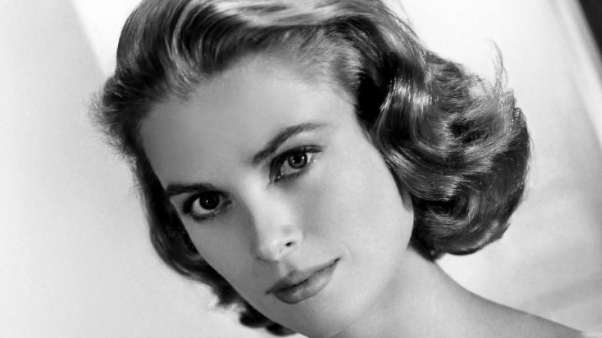 File:Grace Kelly MGM photo.jpg