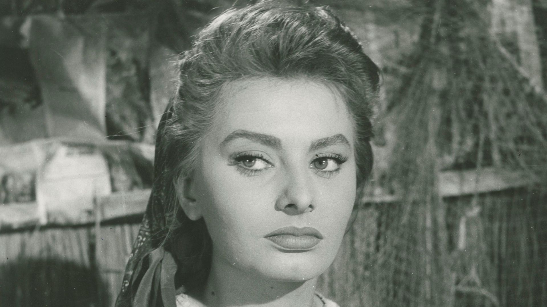 File:Photo The Italian actress Sophia Loren in a scene from La donna del fiume, a 1955 film directed by Mario Soldati 1954 - Touring Club Italiano 04 1416.jpg