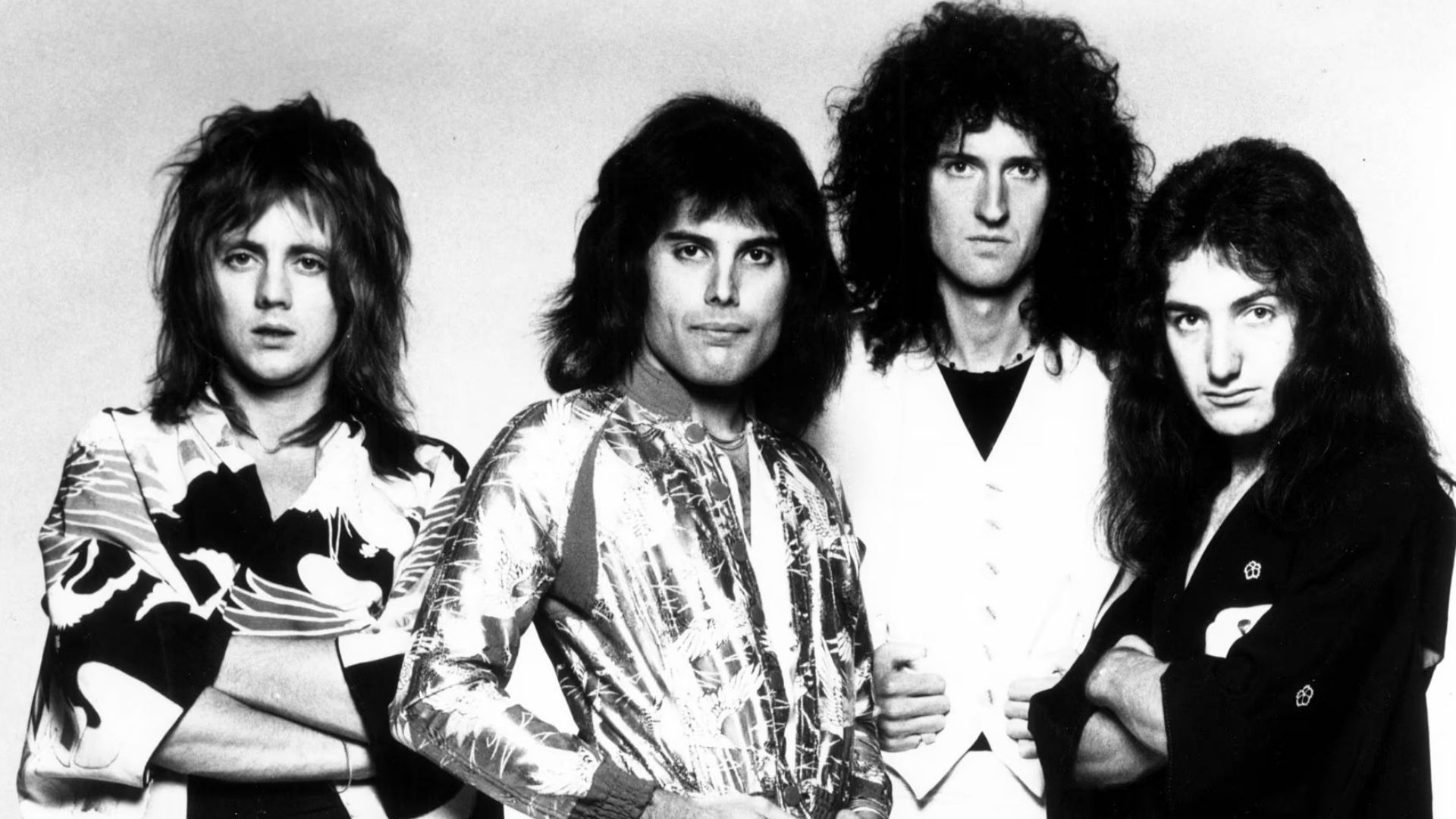 File:Queen A Night At The Opera (1975 Elektra publicity photo 02).jpg