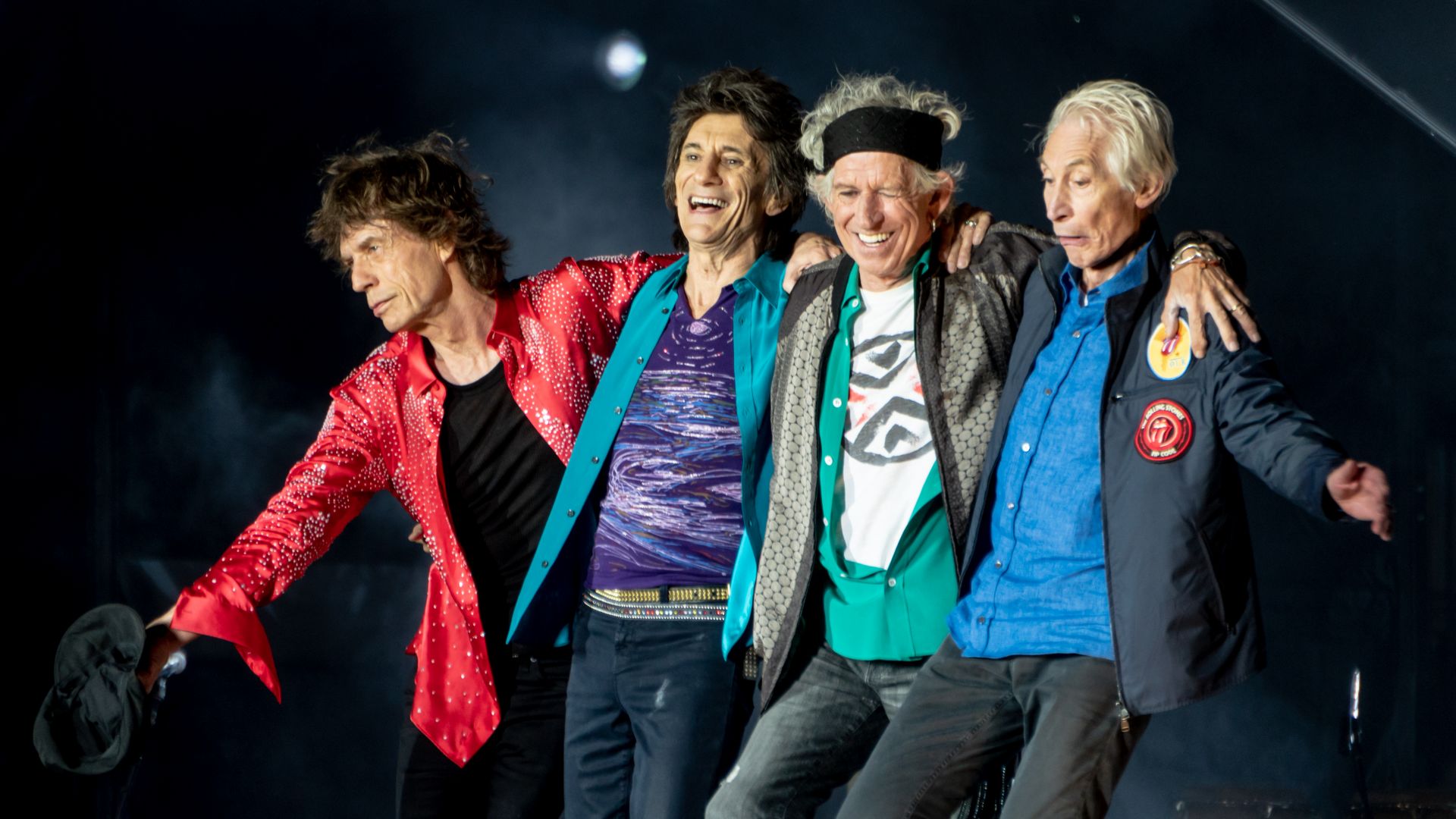 File:Rolling Stones bow post-show 22 May 2018 in London (41437870275).jpg