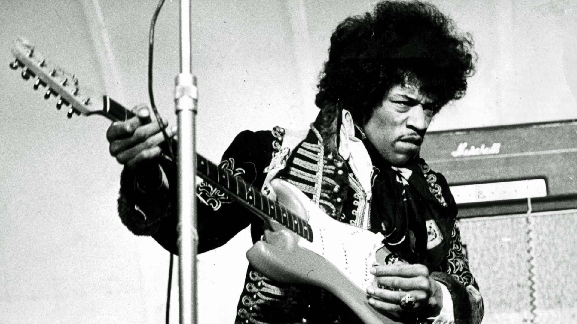 File:Jimi Hendrix 1967 uncropped.jpg