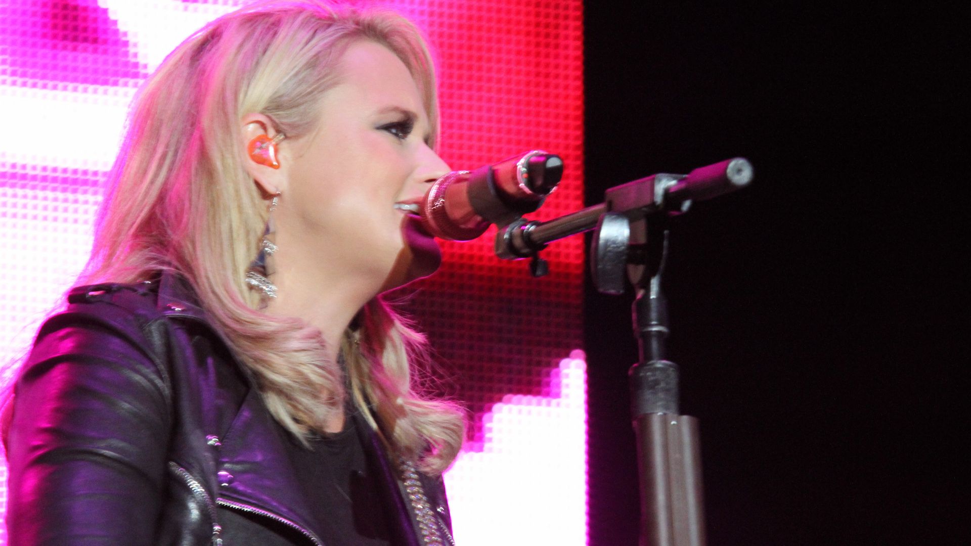 File:Miranda Lambert Boots & Hearts 2013 (9942793993).jpg