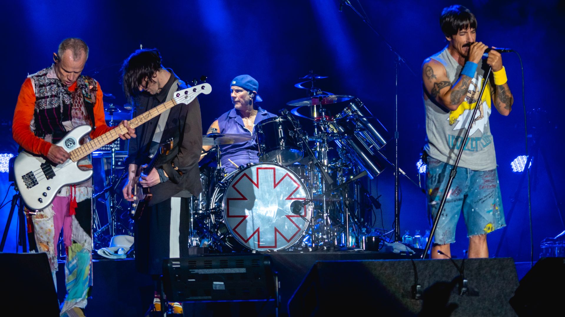 File:Red Hot Chili Peppers at Ohana2019-296 (49679352827).jpg