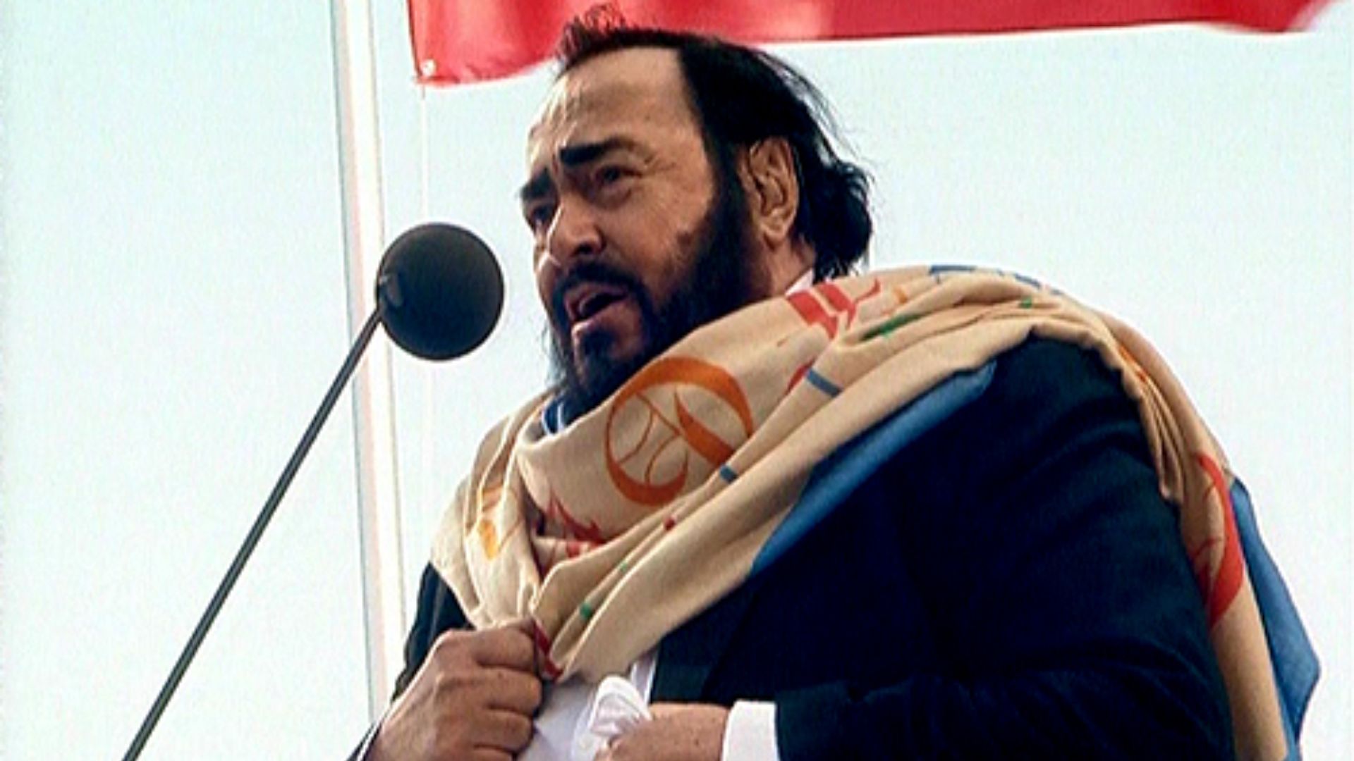 File:Luciano Pavarotti in Saint Petersburg.jpg