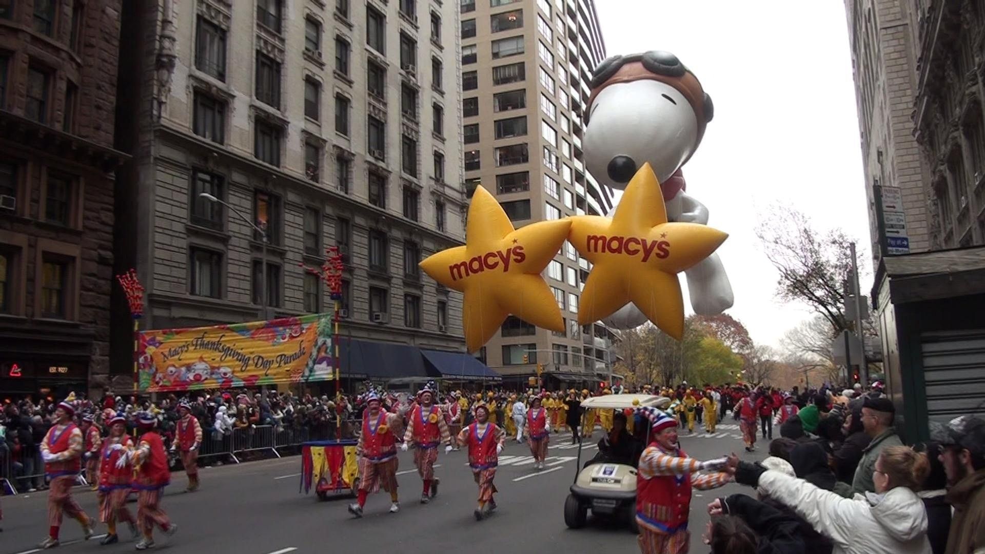 File:Macy's Thanksgiving Parade 2010 - 02.jpg
