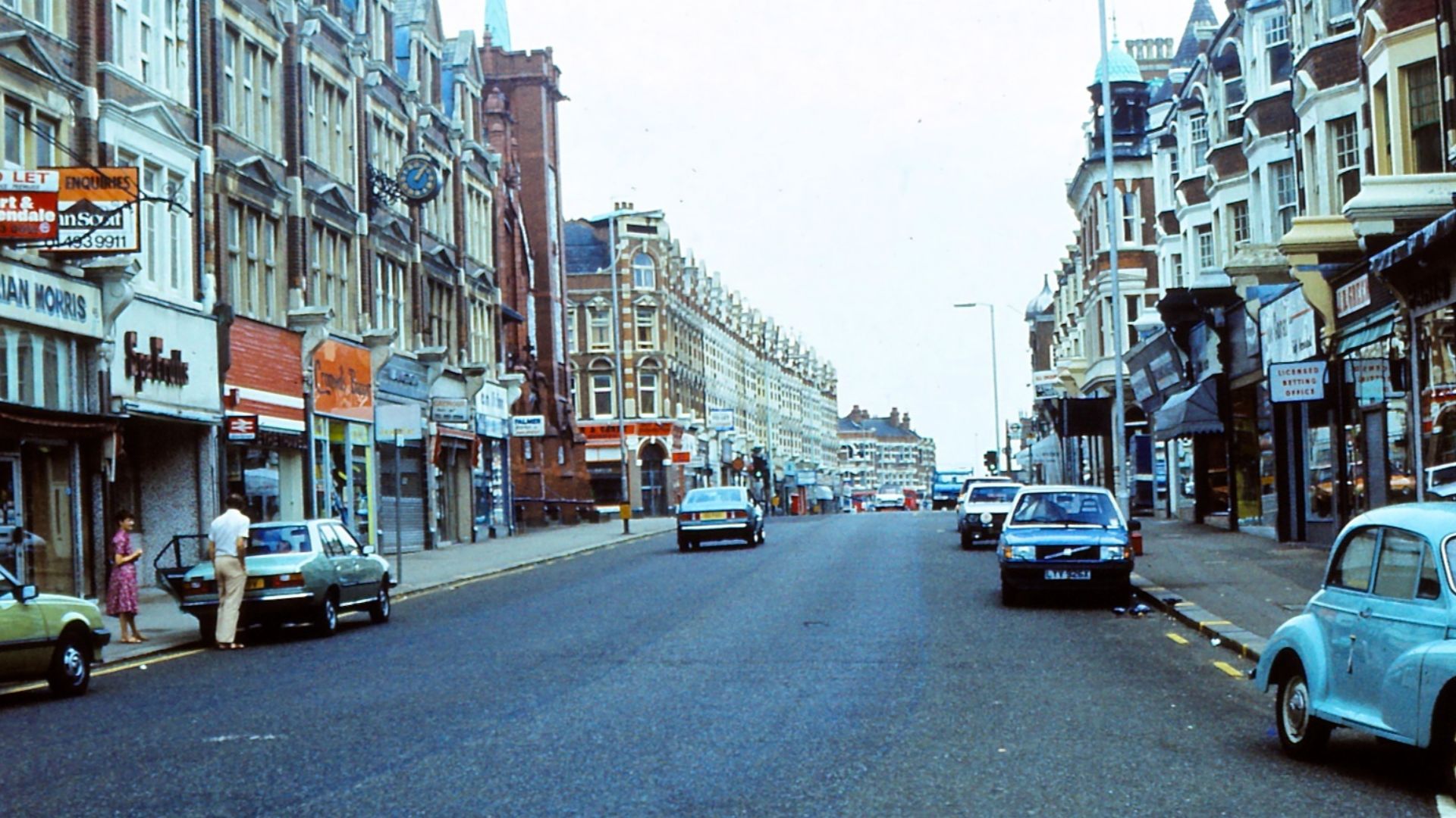 18 July 1982: Muswell Hill Broadway looking north-east