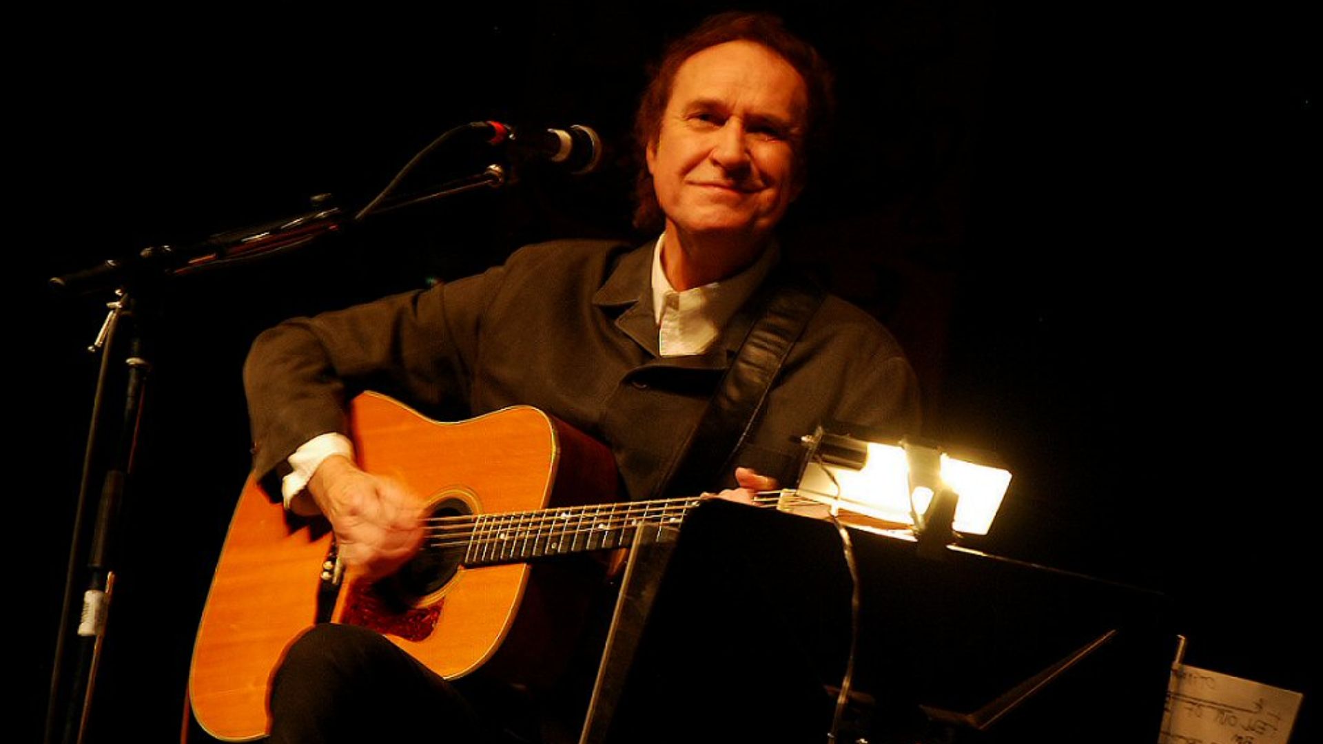 Ray Davies played an acoustic set to a loyal audience, ages varying from as young as 17 to 65 at Bluesfest in Ottawa. Telling stories between and during songs, everyone was charmed by his wit and sense of drama for an absolutely memorable evening. Please email me at benoit_aubry@hotmail.com when using this photograph. Thanks!
