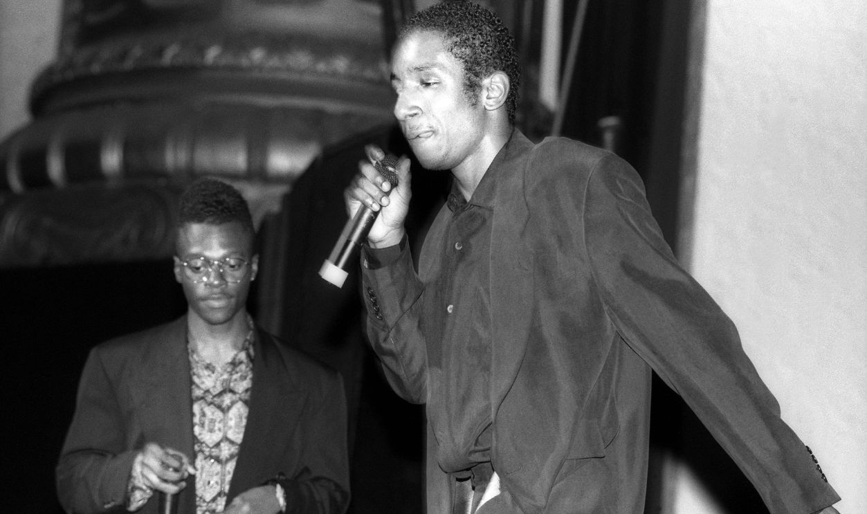Hip-Hop Duo Black Sheep's Mista Lawnge (William McLean) and Dres (Andres Vargas Titus) perform at The Beacon Theater on August 16, 1991 in New York City.