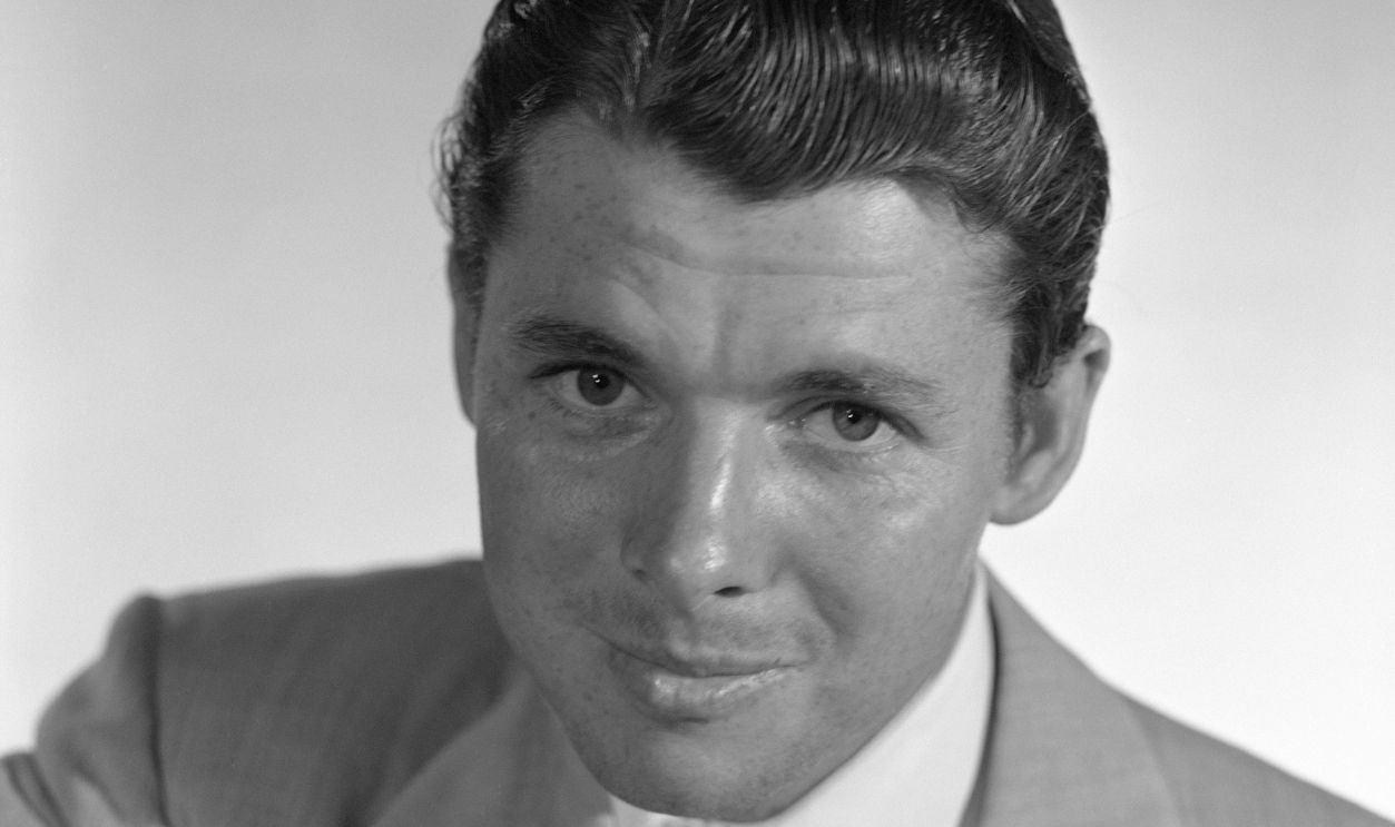 Getty Images - 1492321000 - Audie Murphy, 1950 MGM studio portrait in a publicity portrait for 'Red Badge of Courage'.