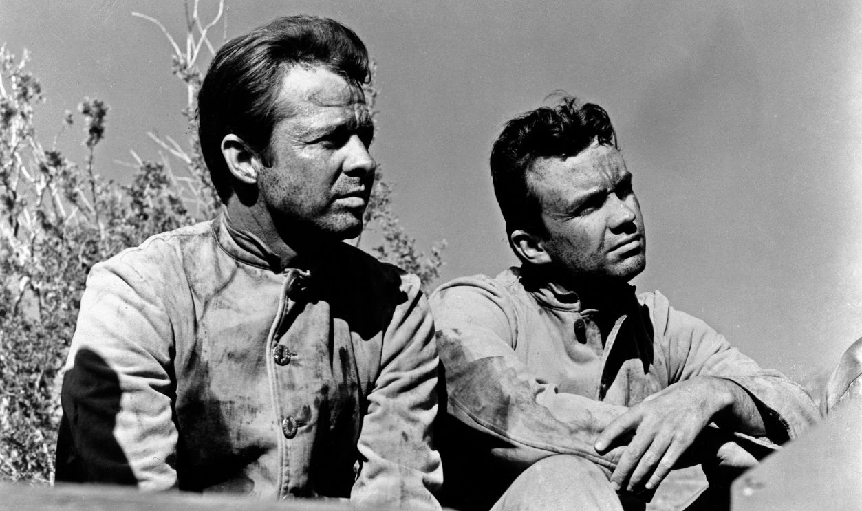 Getty Images - 1262784869 - Kino. Arizona Raiders, aka: Goldtransport durch Arizona, USA, 1964, Regie: William Witney, Darsteller: Audie Murphy, Ben Cooper.
