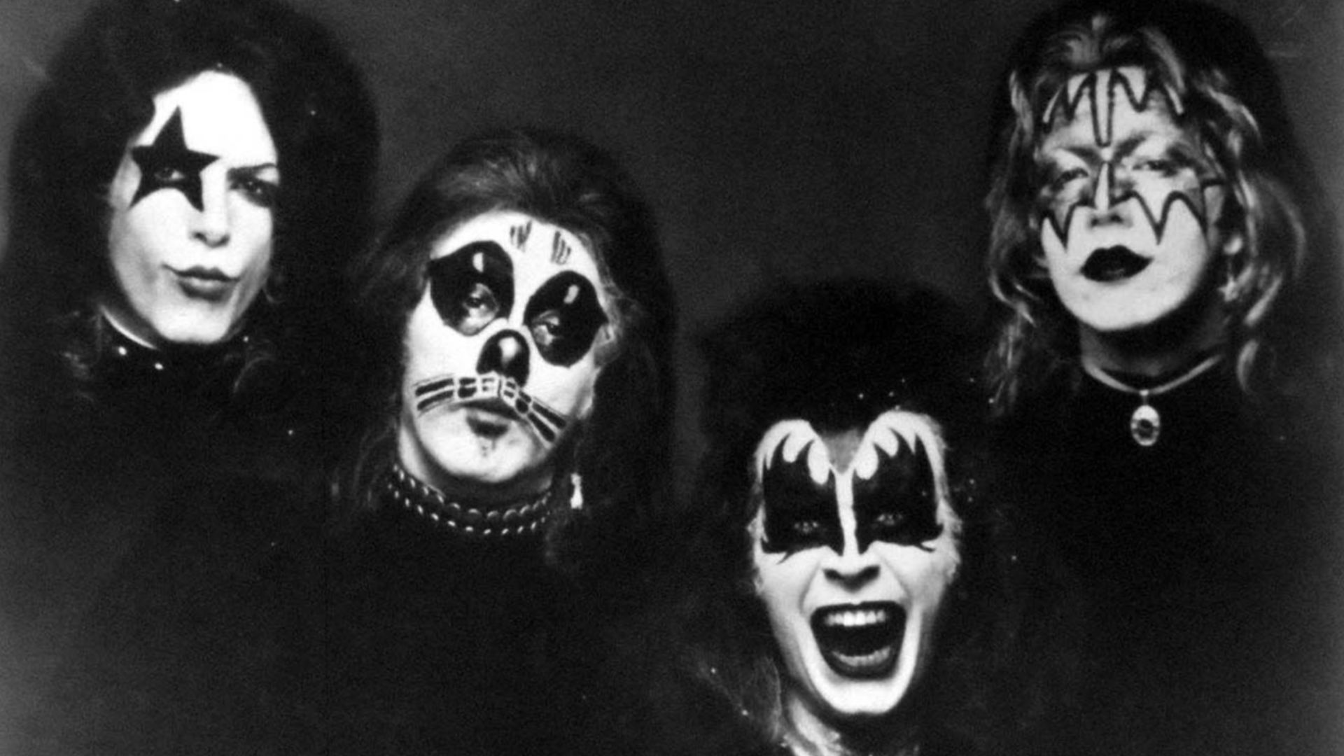 File:Kiss debut album photo session (1974).jpg