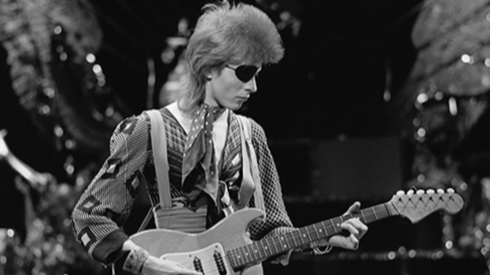 File:David Bowie - TopPop 1974 08.png