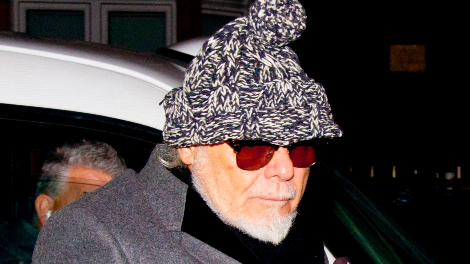 File:Gary Glitter arrives home after spending the day being questioned by detectives (12888246573).jpg