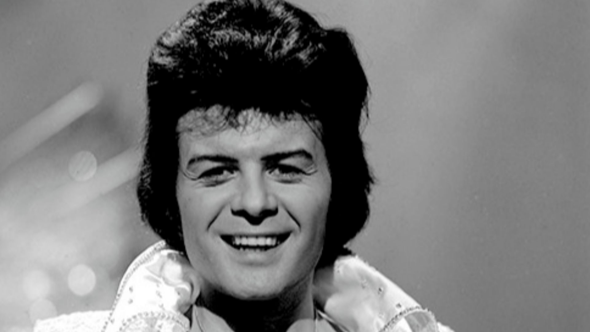File:Gary Glitter - TopPop 1974 5.png