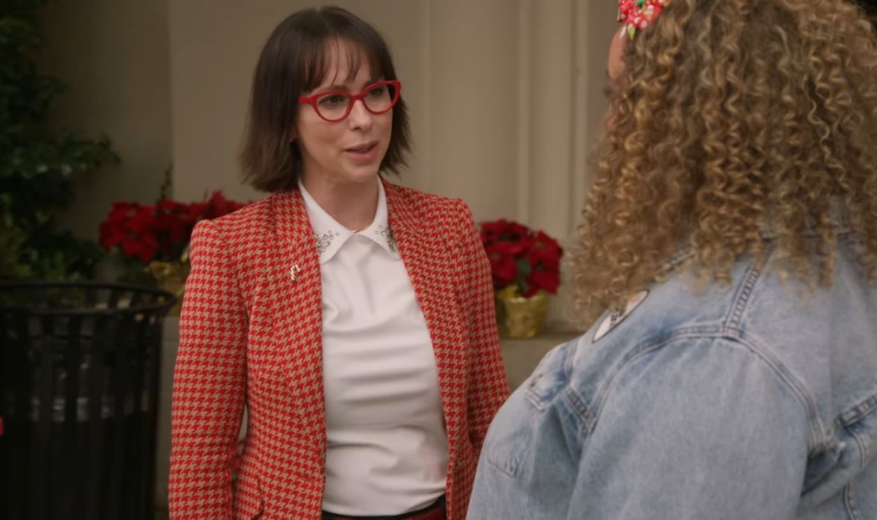 Screenshot from The Holiday Junkie (2023)