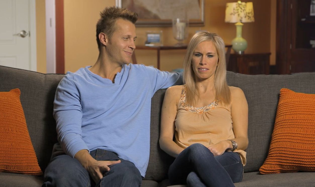 Screenshot from Neighbors With Benefits (2015) 