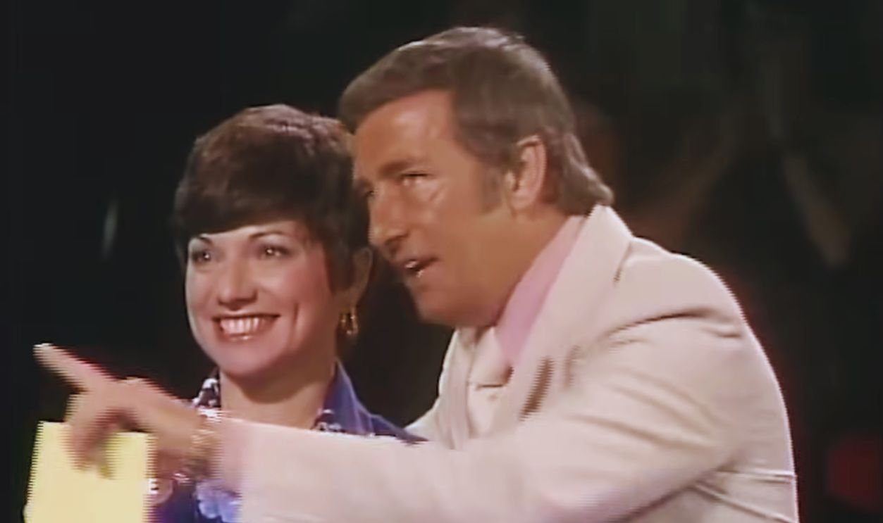 Screenshot from Family Feud (1976–present)