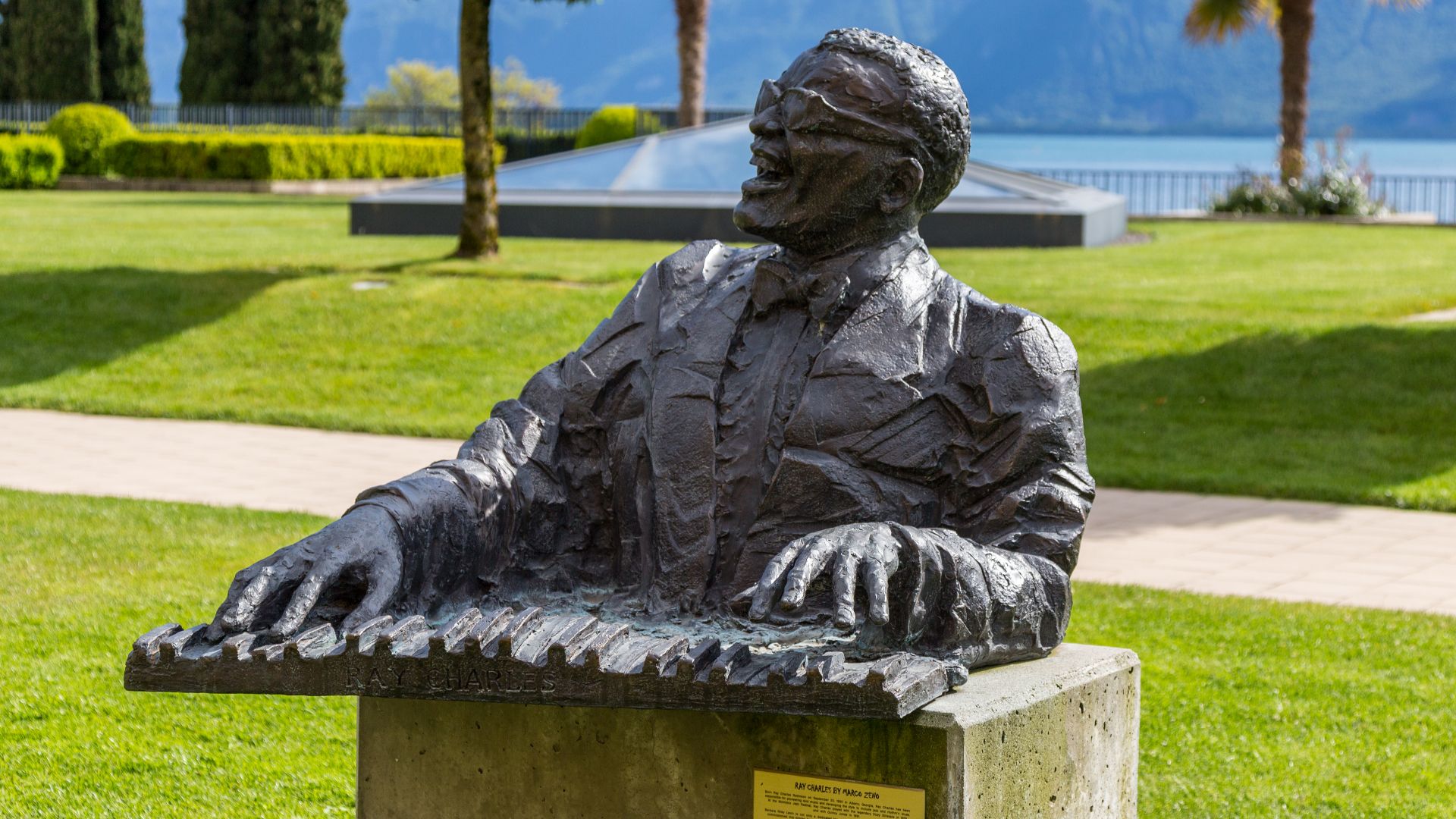 File:Statue of Ray Charles in Montreux (2014).jpg