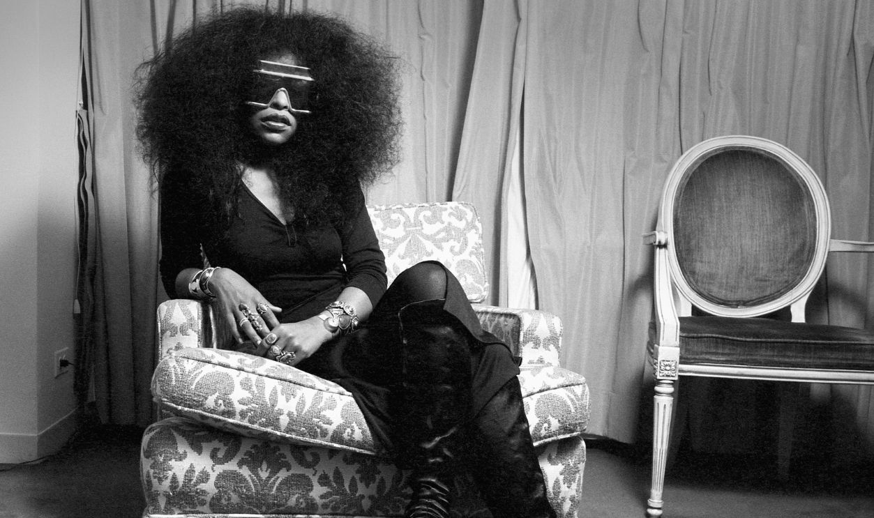 American singer and songwriter Chaka Khan, frontwoman of the funk band Rufus, in her New York City hotel room. 