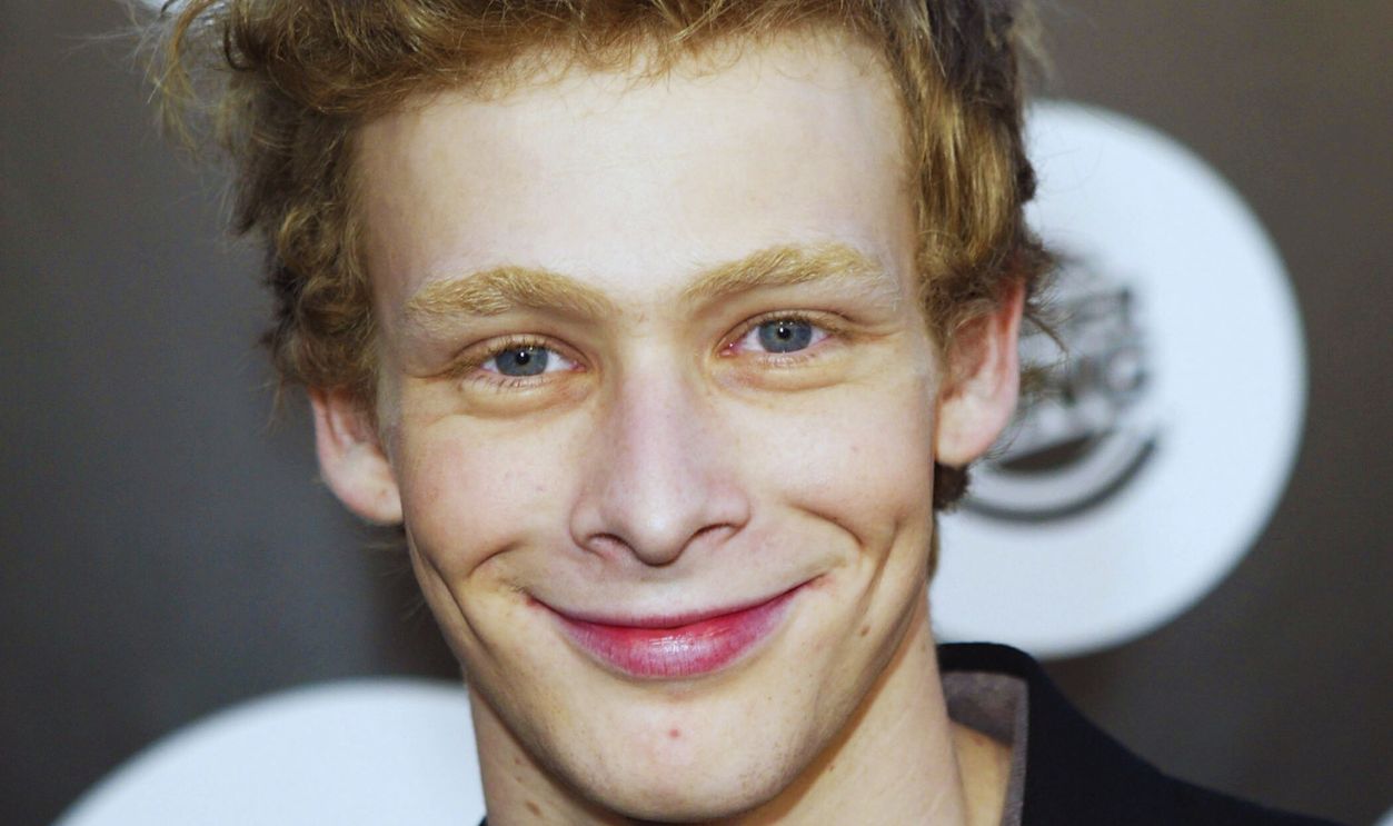 Gettyimages - 50952096, Fox Network New Season Launch Event SANTA MONICA, CA - JUNE 11: Actor Johnny Lewis arrives at the Fox Network New Season Launch Event Party designed by Ugoff and sponsored by Burger King on June 11, 2004 in Santa Monica, California.