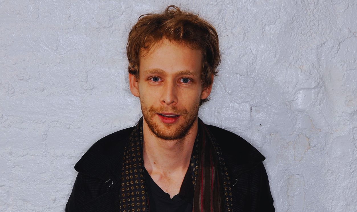 Gettyimages - 113123917, Tribeca Film Festival 2011 Portrait Studio - Day 3 NEW YORK, NY - APRIL 23: Actor Johnny Lewis visits the Tribeca Film Festival 2011 portrait studio on April 23, 2011 in New York City.