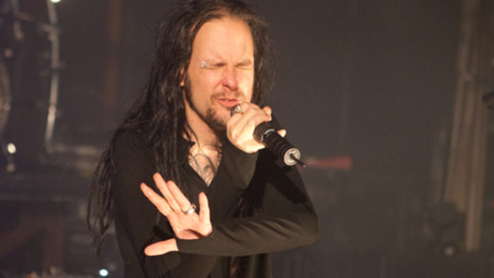 File:Korn on Walmart Soundcheck (6727170965).jpg
