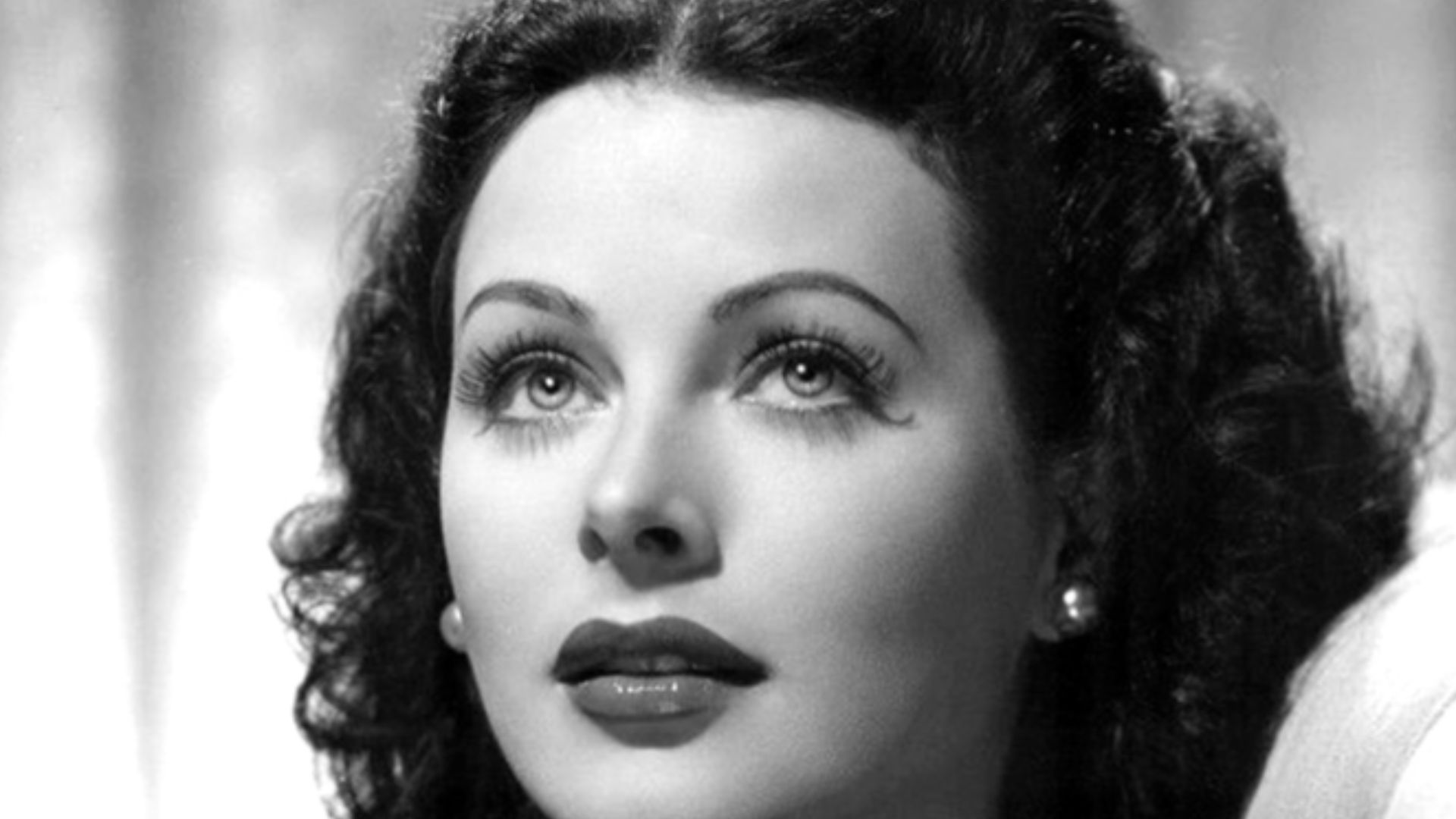 File:Hedy Lamarr Publicity Photo for The Heavenly Body 1944.jpg