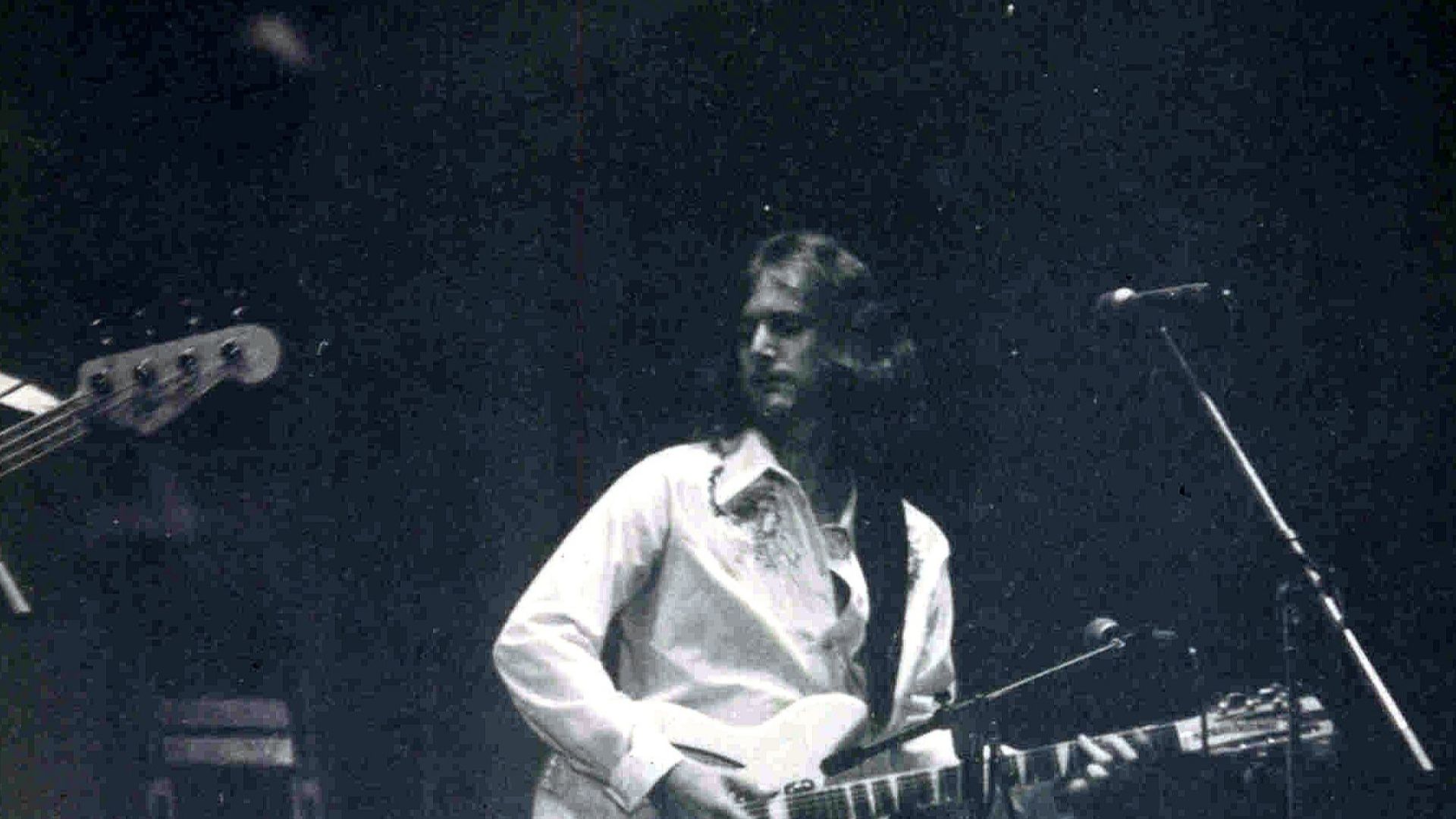 File:Roger MdGuinn in 1972-by Dan Volonnino.jpg