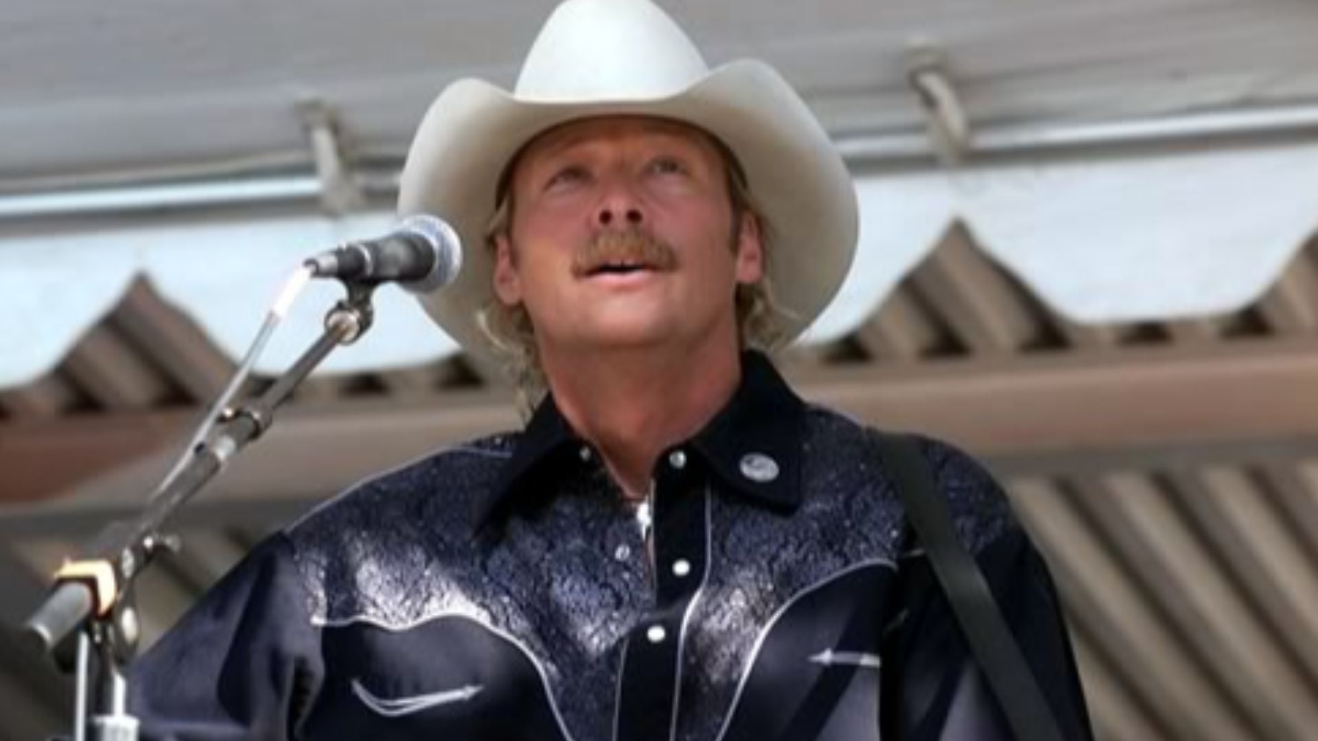 File:Alan jackson at pentagon.jpg