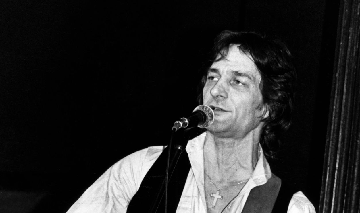 Photo of Gene CLARK; Performing on stage 