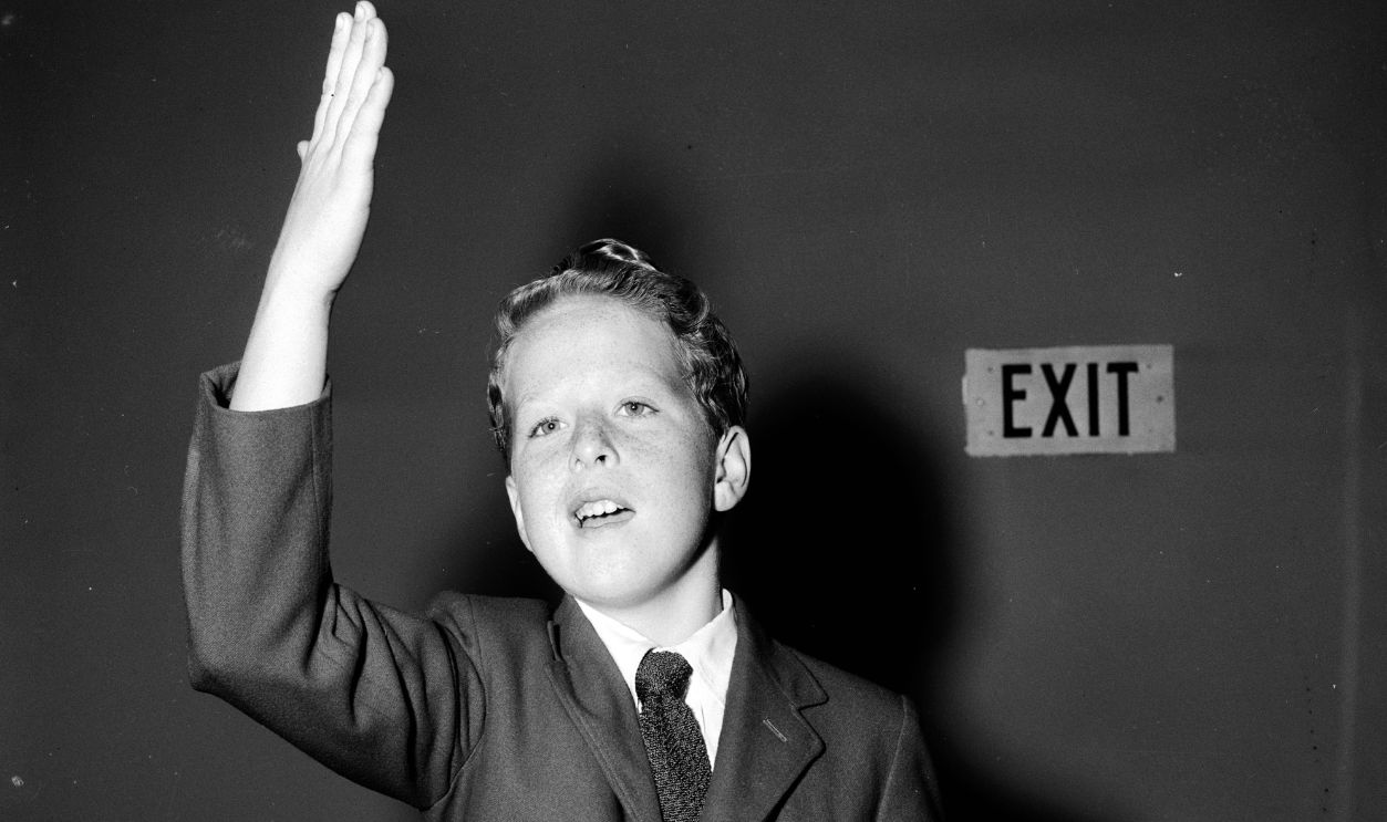 Getty Images - 1047933752 - Hamer contract approval, 1958