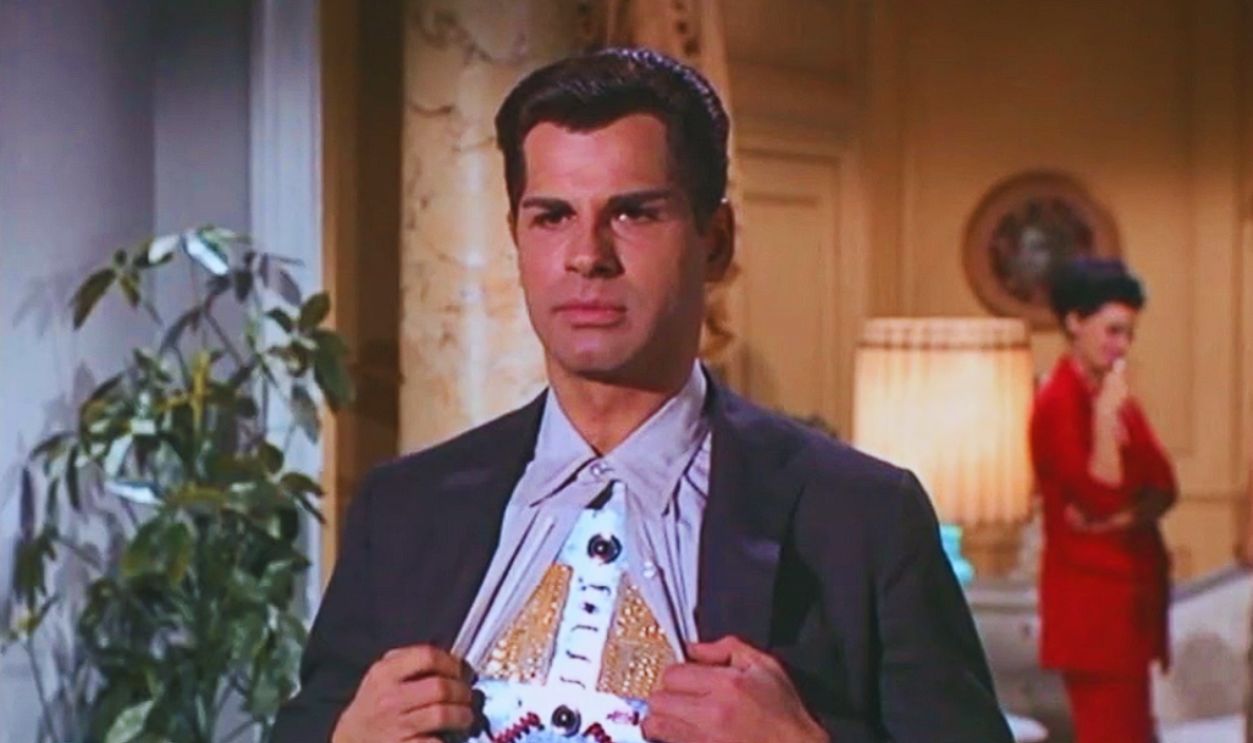  Screenshot from Holmes & Yo-Yo (1976) 