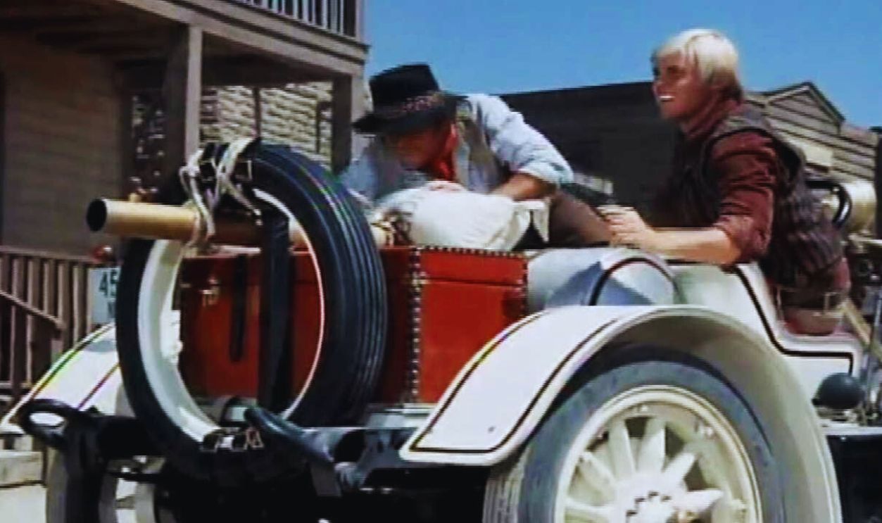 Screenshot from Bearcats! (1971) 