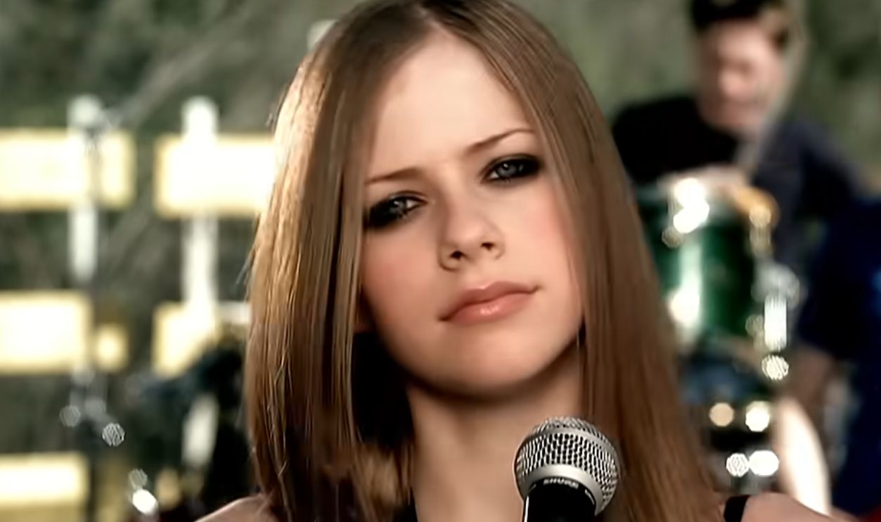 Avril Lavigne – “Complicated” (2002)