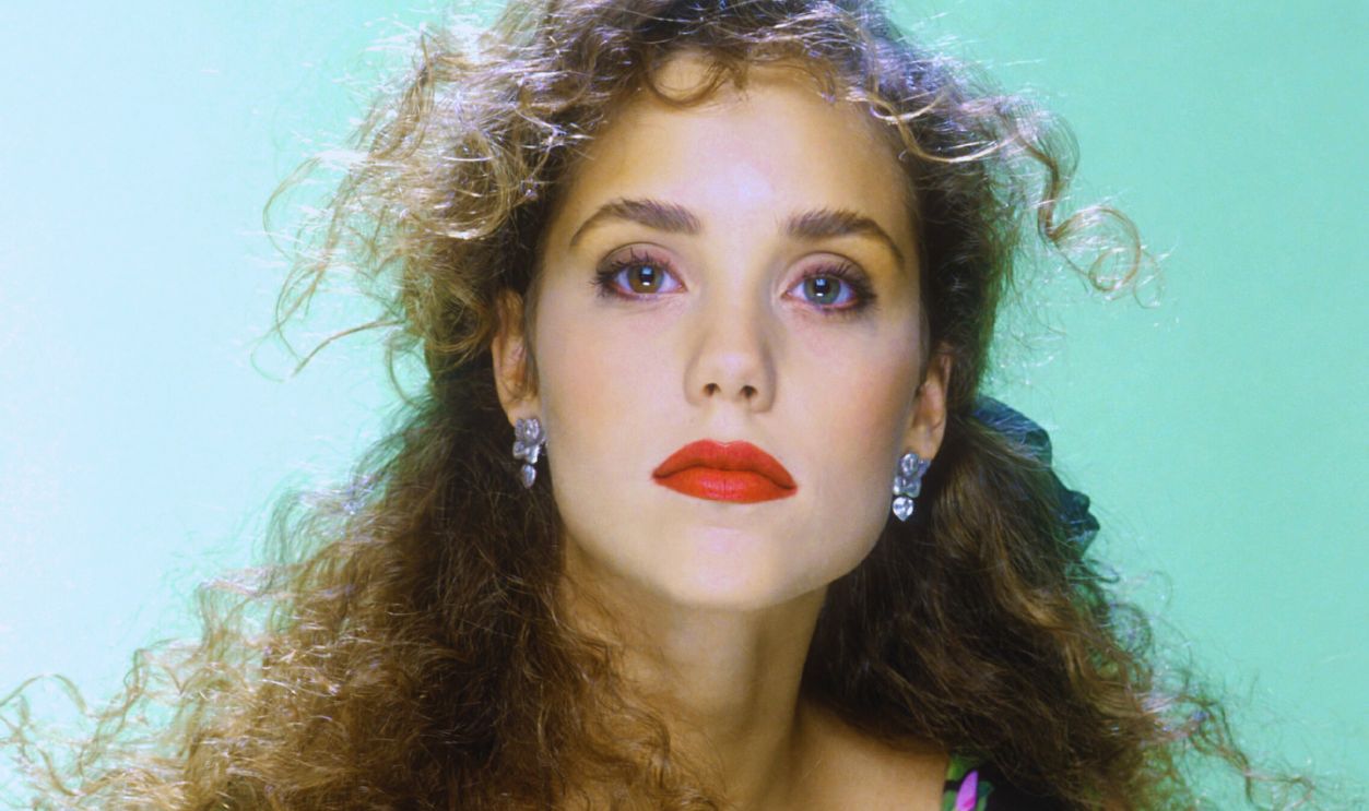  Elizabeth Berkley STUDIO CITY, CA - JULY 18: Elizabeth Berkley in a private photo shoot at Ron Wolfson's Studio on July, 18, 1990 in Studio City, California.