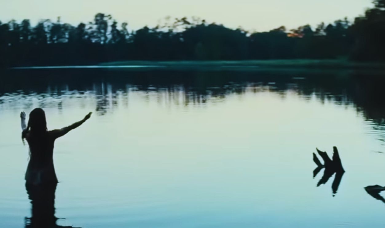 Screenshot from The New World (2005) 