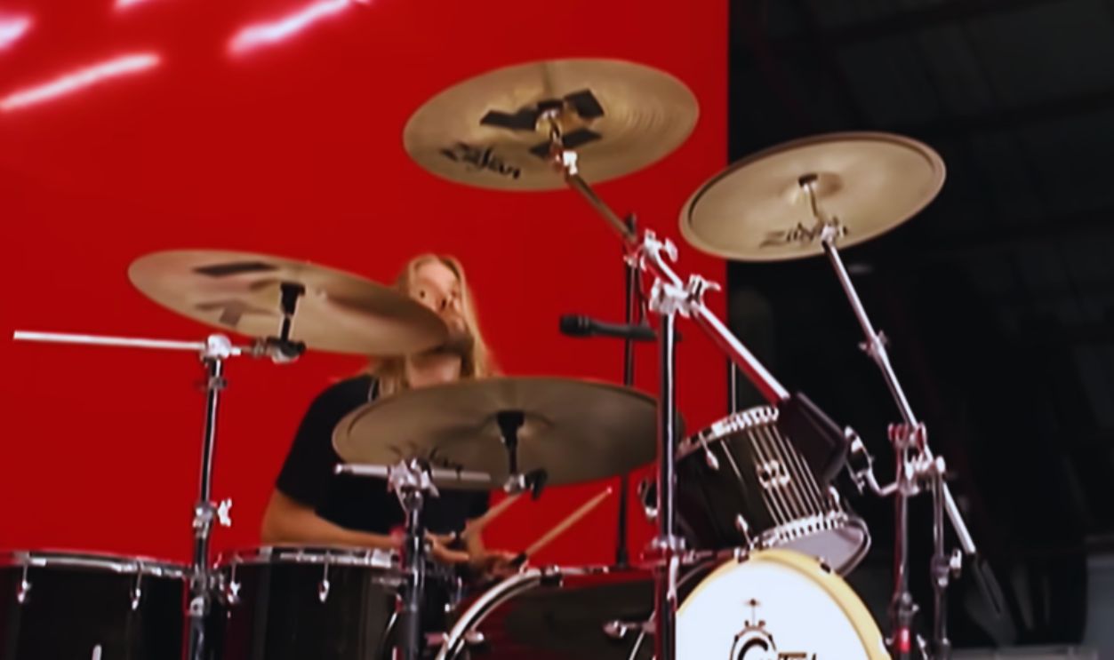 Screenshot from The Pretender (2007)