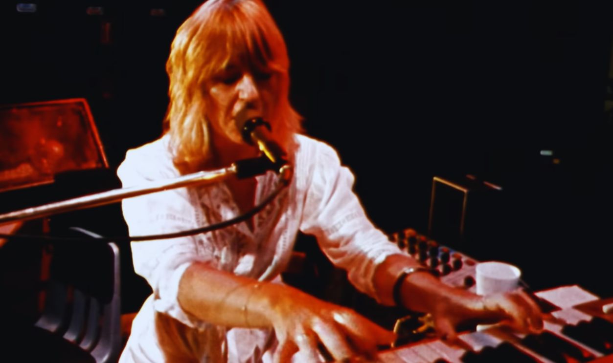 Screenshot from Say You Love Me (1976)