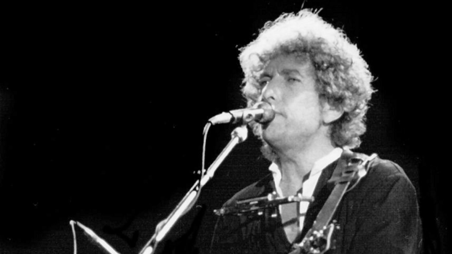 Para cuándo el Nobel de Literatura. Barcelona 1984.
Siguiendo con la nostálgia, he encontrado estas fotos del concierto de Santana y Bob Dylan en Barcelona.
Photographer: F. Antolín Hernandez
Con estas fotos acabo la serie sobre músicos, de verdad, ¿o no? 
Camara: Olympus OM2

Objetivo: OM 135mm 2.8
