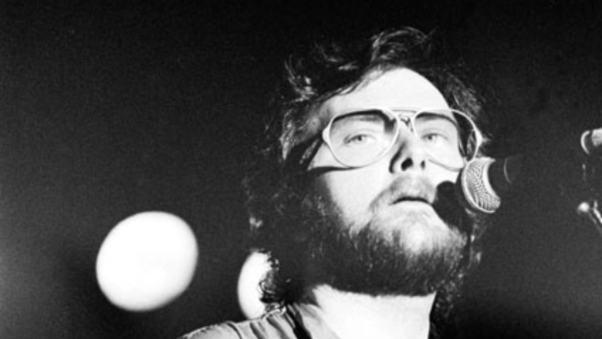 Gerry Rafferty performing in the National Stadium on 6 September 1980
