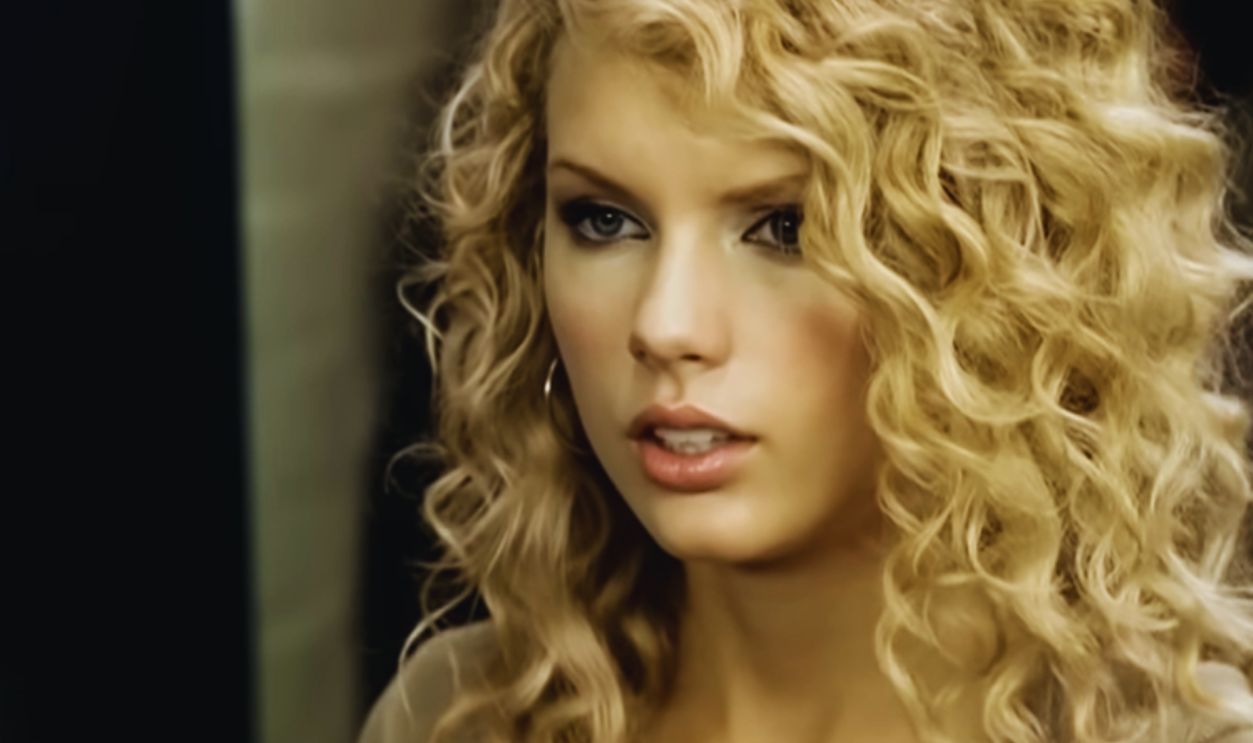 Screenshot from Teardrops on My Guitar (2007)