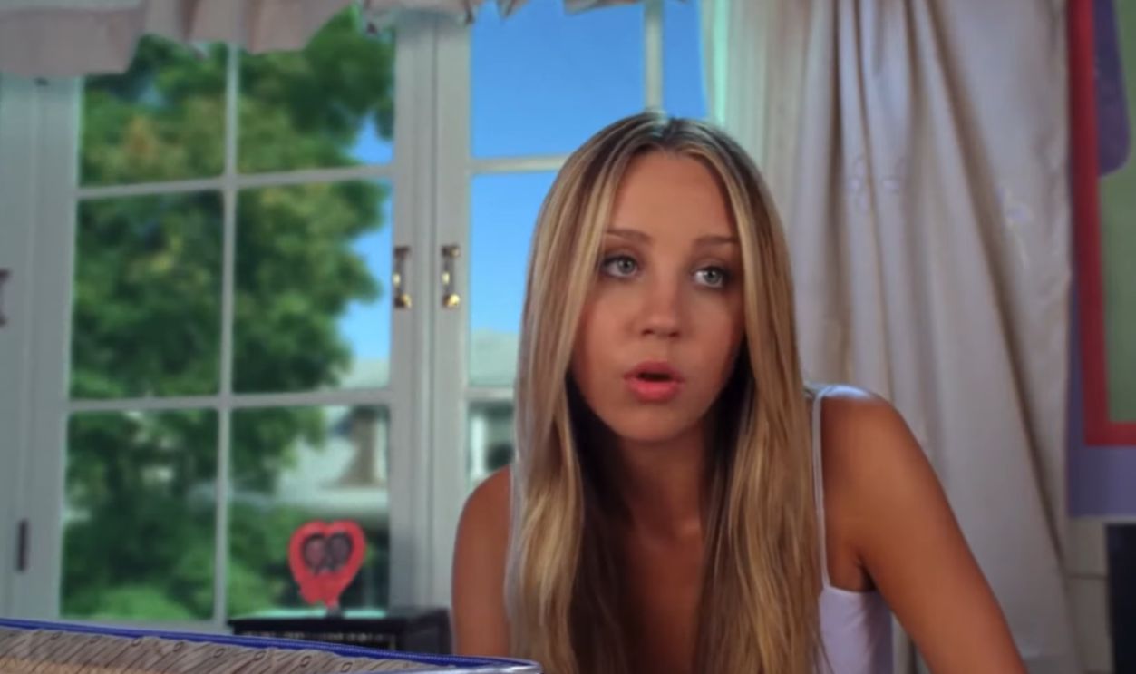 Screenshot from Lovewrecked (2006) 