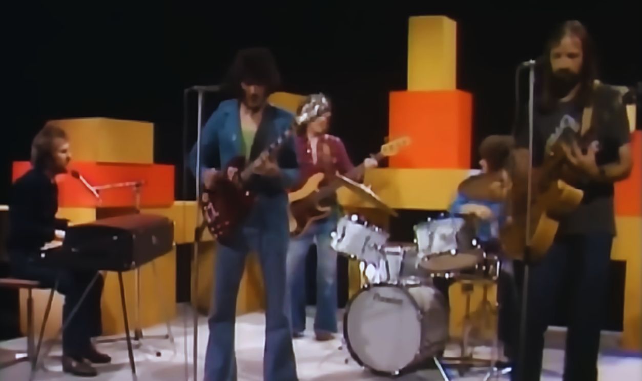 Screenshot from How Long - Ace (1974) 